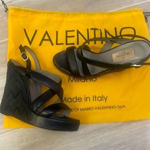 VALENTINO BLACK LEATHER SANDALS WEDGE STRAPS 37 1/2 7.5 5” platform 1” front